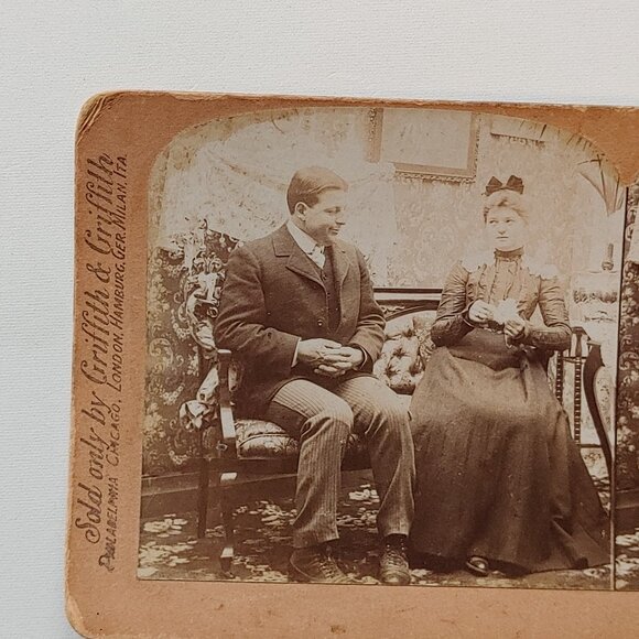 ANTIQUE STEREOGRAPH VIEW CARD COURTING COUPLE "Where bashfulness is a crime" - Picture 2 of 5